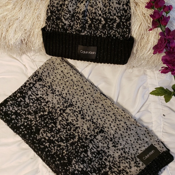 Calvin Klein scarf and hat set - Picture 4 of 4